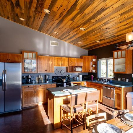 Bison Lodge - Lg Home - 2 Bedrooms - Less Than 5 Miles To Yellowstone North Entrance, Sleeps Up To 8 加德纳 外观 照片