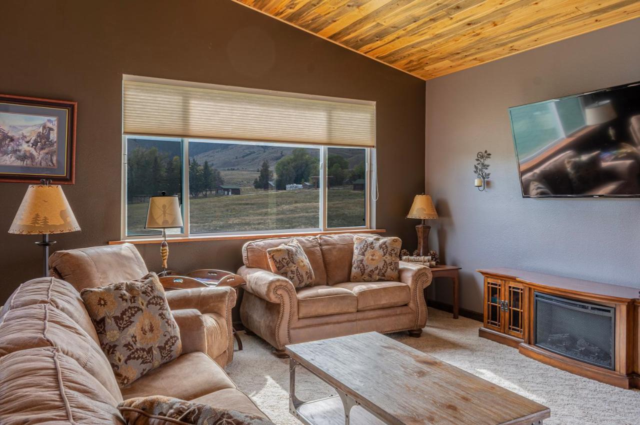 Bison Lodge - Lg Home - 2 Bedrooms - Less Than 5 Miles To Yellowstone North Entrance, Sleeps Up To 8 加德纳 外观 照片