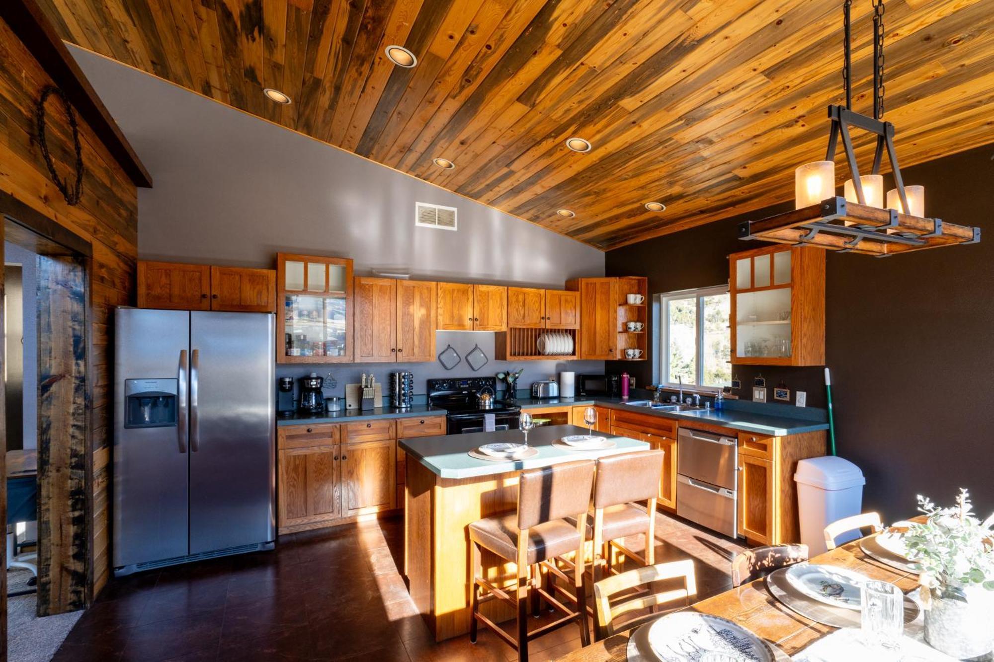 Bison Lodge - Lg Home - 2 Bedrooms - Less Than 5 Miles To Yellowstone North Entrance, Sleeps Up To 8 加德纳 外观 照片