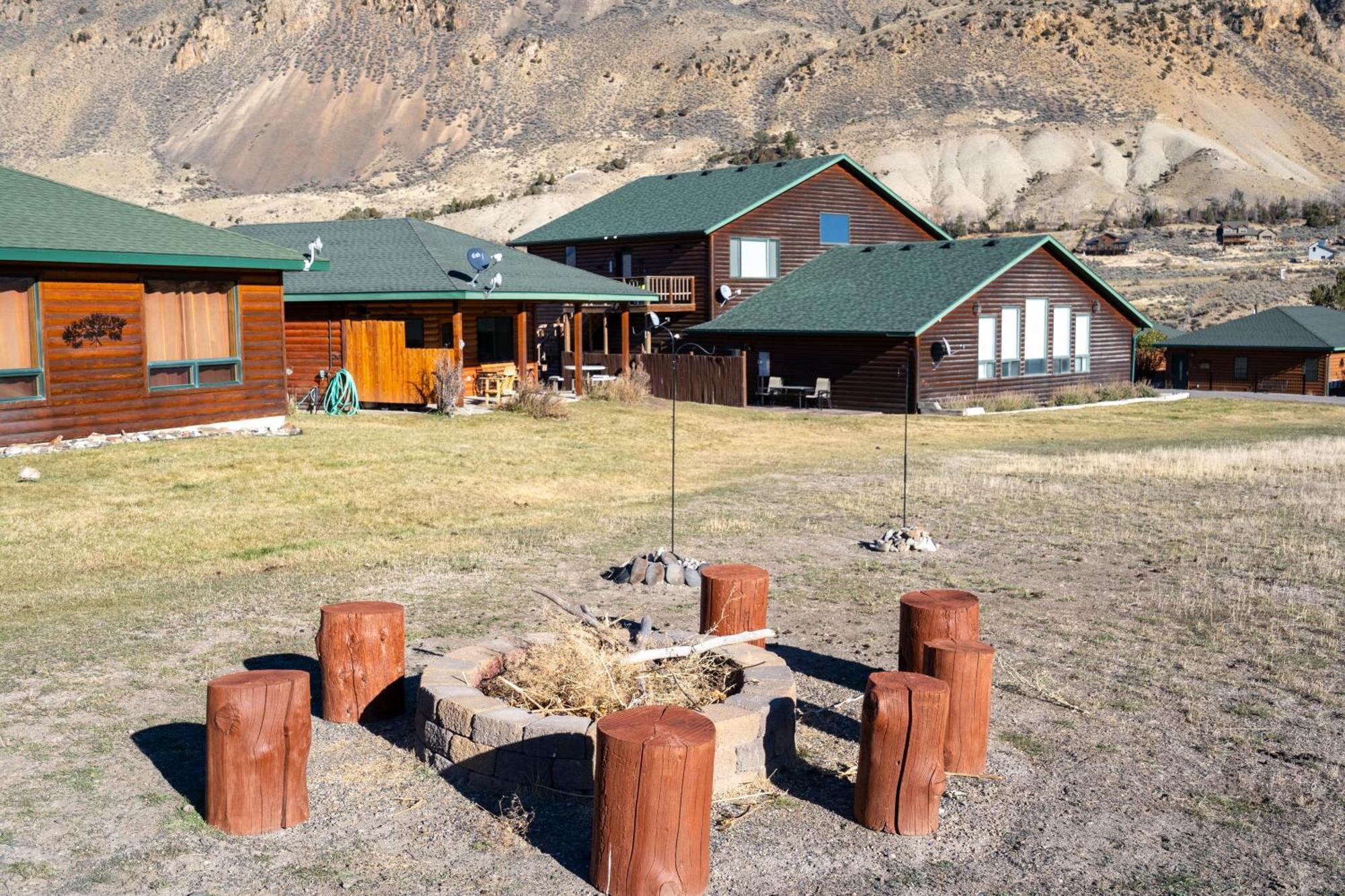 Bison Lodge - Lg Home - 2 Bedrooms - Less Than 5 Miles To Yellowstone North Entrance, Sleeps Up To 8 加德纳 外观 照片