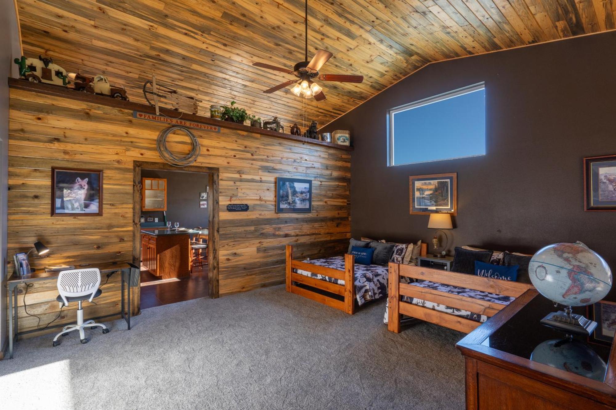 Bison Lodge - Lg Home - 2 Bedrooms - Less Than 5 Miles To Yellowstone North Entrance, Sleeps Up To 8 加德纳 外观 照片
