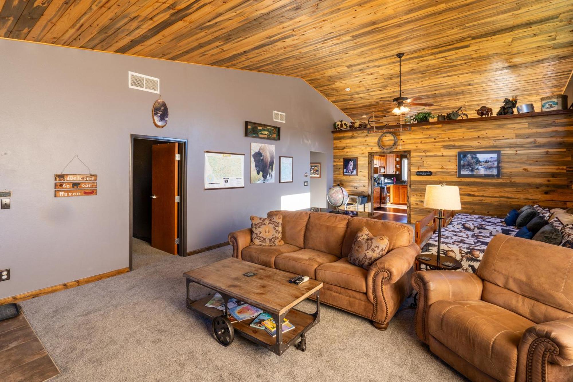 Bison Lodge - Lg Home - 2 Bedrooms - Less Than 5 Miles To Yellowstone North Entrance, Sleeps Up To 8 加德纳 外观 照片