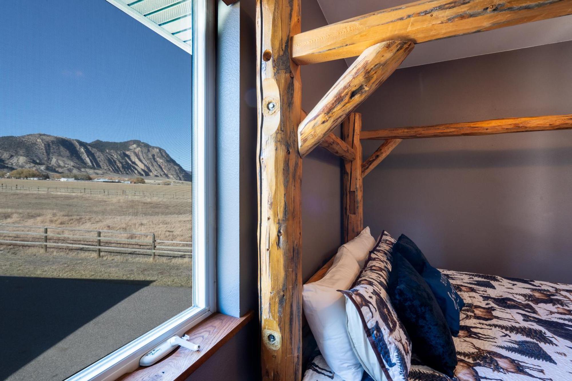 Bison Lodge - Lg Home - 2 Bedrooms - Less Than 5 Miles To Yellowstone North Entrance, Sleeps Up To 8 加德纳 外观 照片