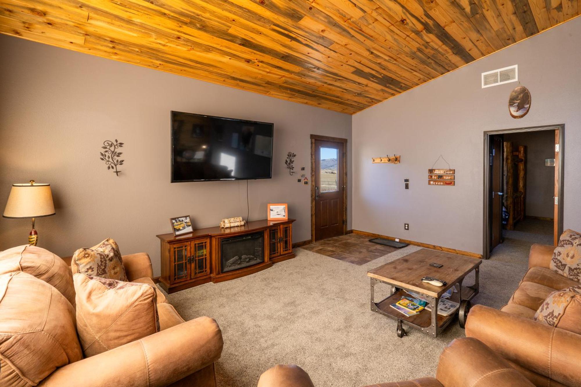 Bison Lodge - Lg Home - 2 Bedrooms - Less Than 5 Miles To Yellowstone North Entrance, Sleeps Up To 8 加德纳 外观 照片