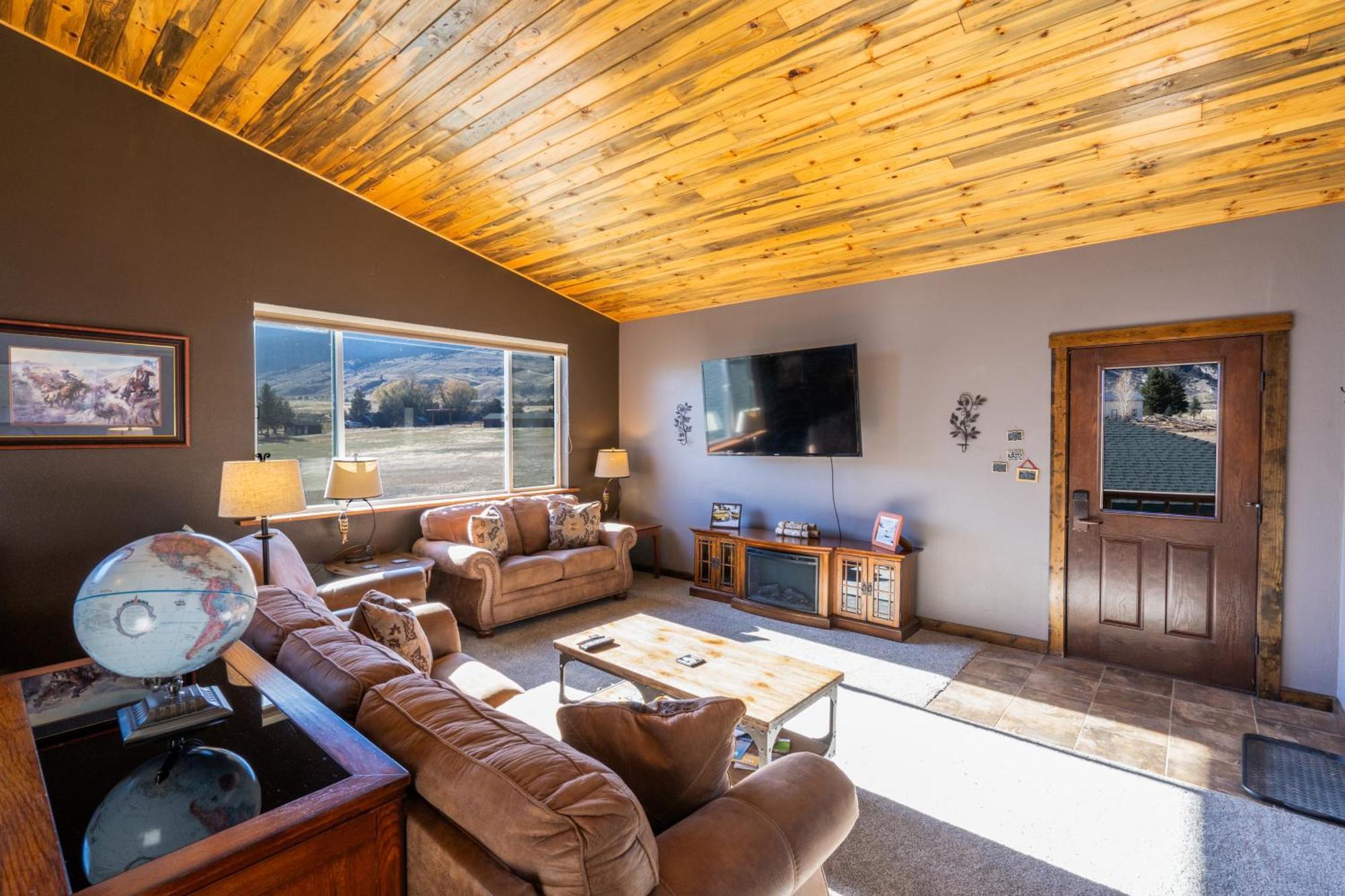 Bison Lodge - Lg Home - 2 Bedrooms - Less Than 5 Miles To Yellowstone North Entrance, Sleeps Up To 8 加德纳 外观 照片