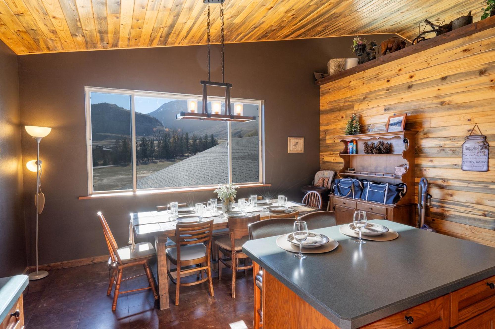 Bison Lodge - Lg Home - 2 Bedrooms - Less Than 5 Miles To Yellowstone North Entrance, Sleeps Up To 8 加德纳 外观 照片