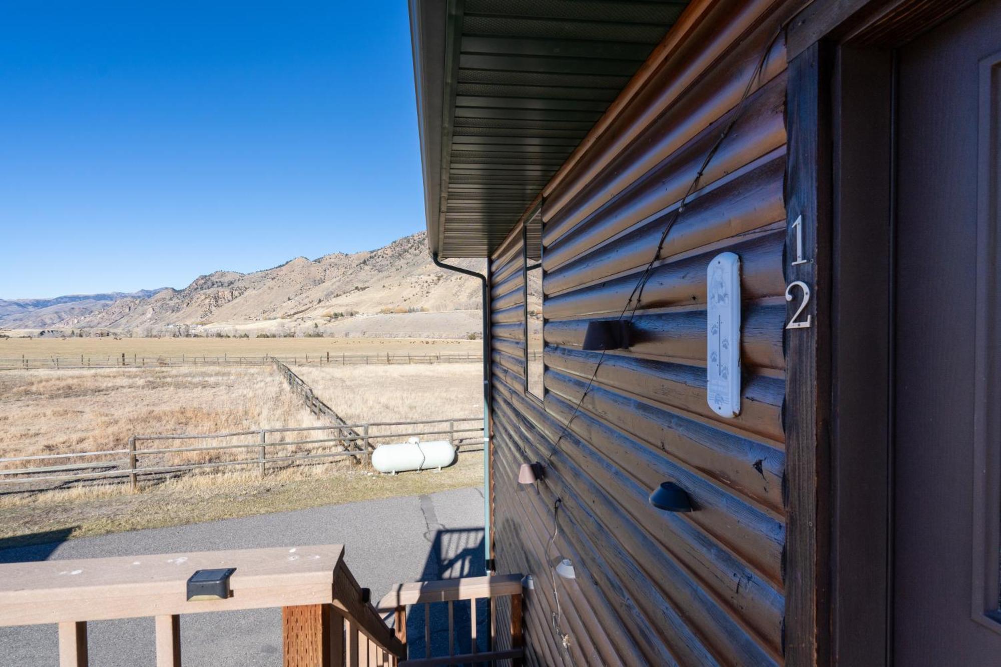 Bison Lodge - Lg Home - 2 Bedrooms - Less Than 5 Miles To Yellowstone North Entrance, Sleeps Up To 8 加德纳 外观 照片