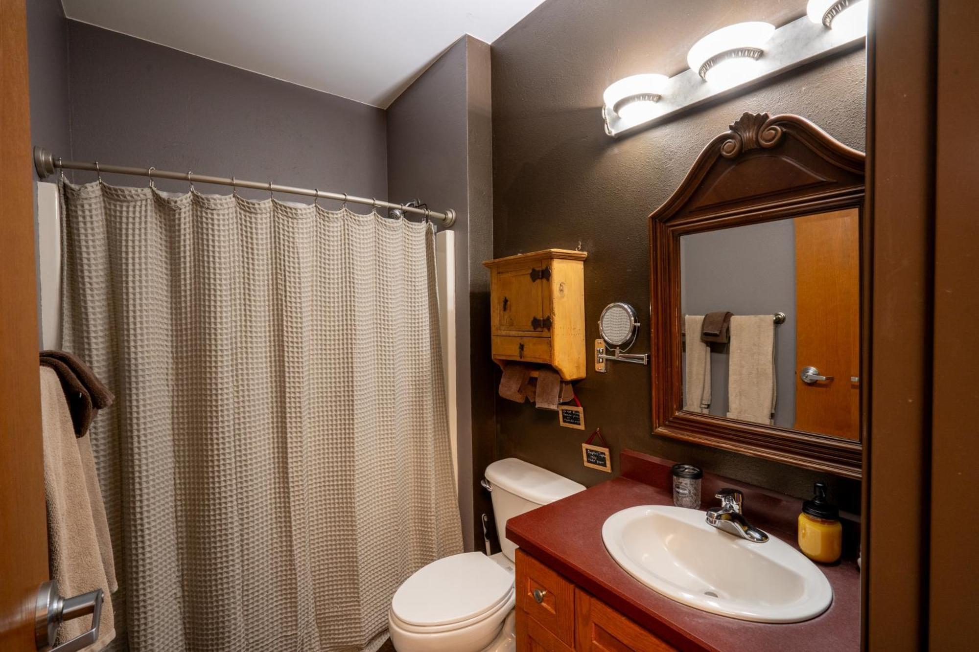 Bison Lodge - Lg Home - 2 Bedrooms - Less Than 5 Miles To Yellowstone North Entrance, Sleeps Up To 8 加德纳 外观 照片