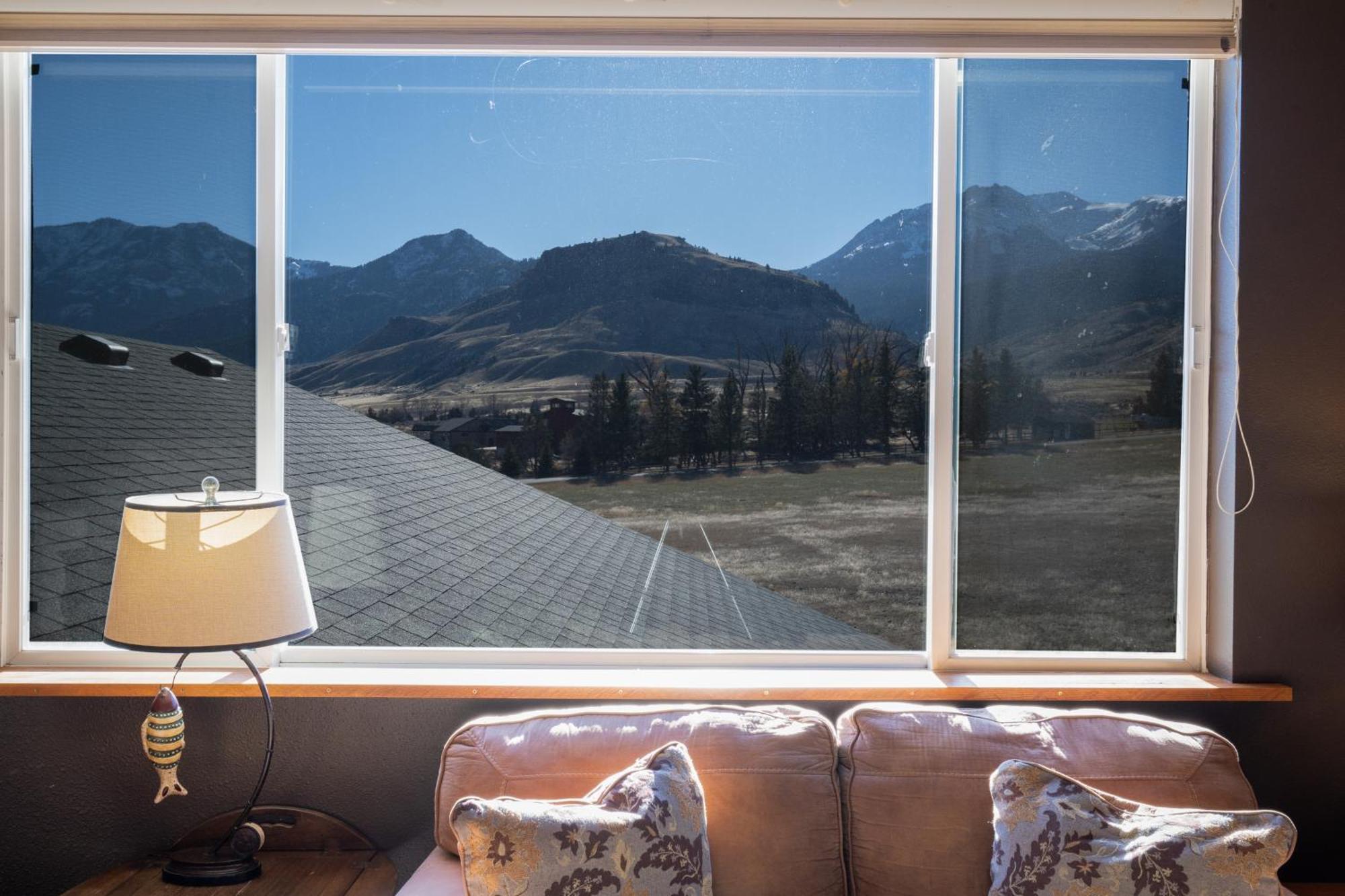 Bison Lodge - Lg Home - 2 Bedrooms - Less Than 5 Miles To Yellowstone North Entrance, Sleeps Up To 8 加德纳 外观 照片