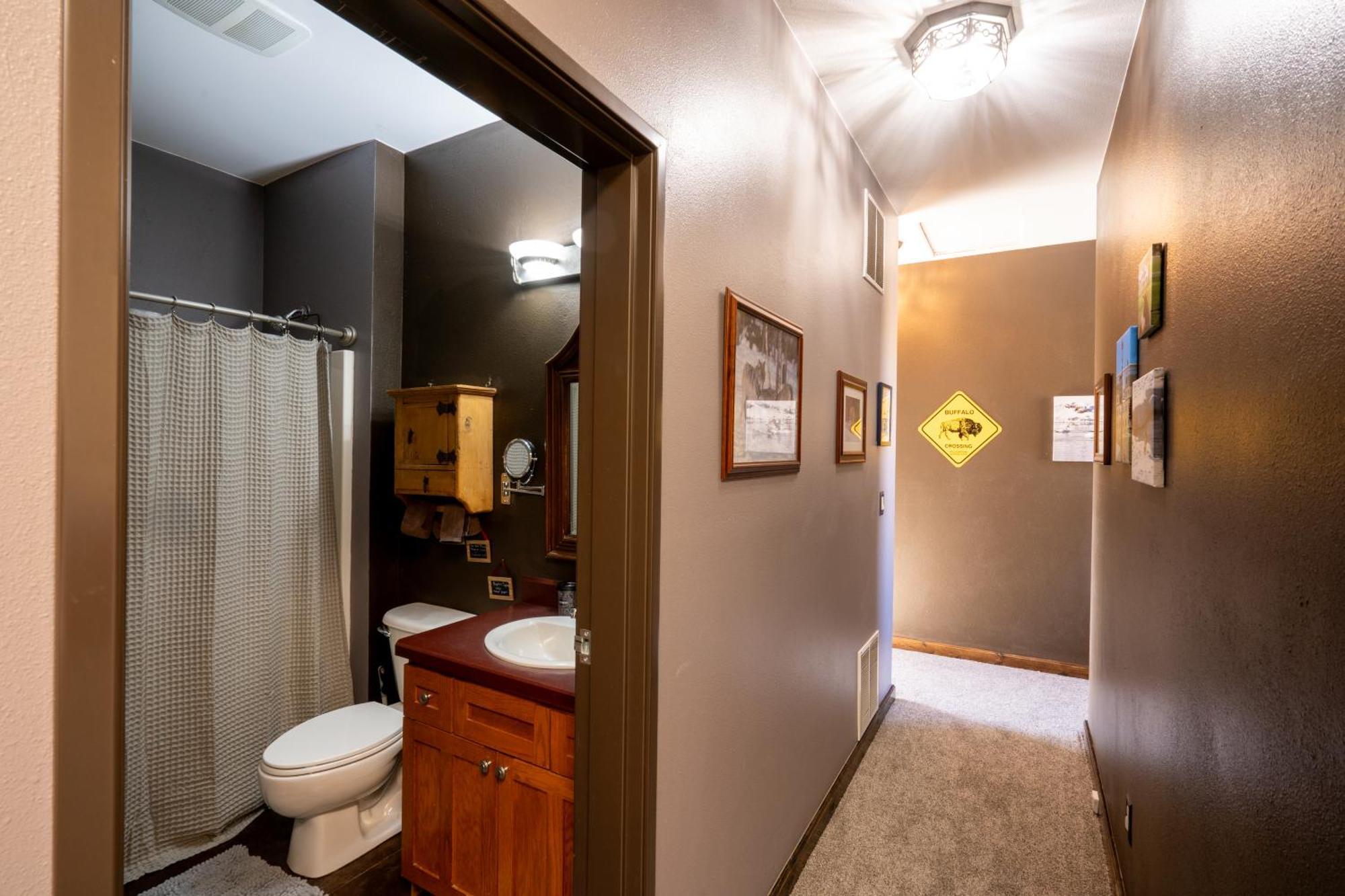 Bison Lodge - Lg Home - 2 Bedrooms - Less Than 5 Miles To Yellowstone North Entrance, Sleeps Up To 8 加德纳 外观 照片