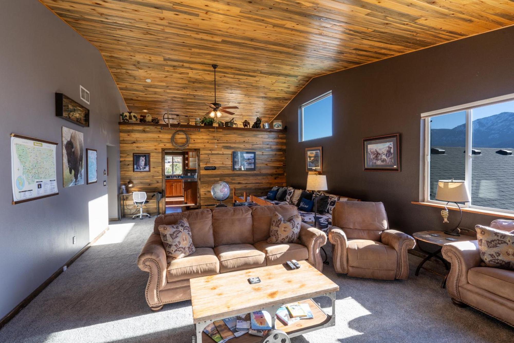 Bison Lodge - Lg Home - 2 Bedrooms - Less Than 5 Miles To Yellowstone North Entrance, Sleeps Up To 8 加德纳 外观 照片