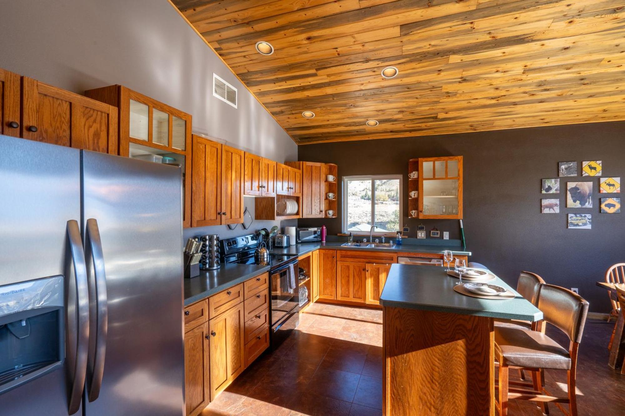 Bison Lodge - Lg Home - 2 Bedrooms - Less Than 5 Miles To Yellowstone North Entrance, Sleeps Up To 8 加德纳 外观 照片